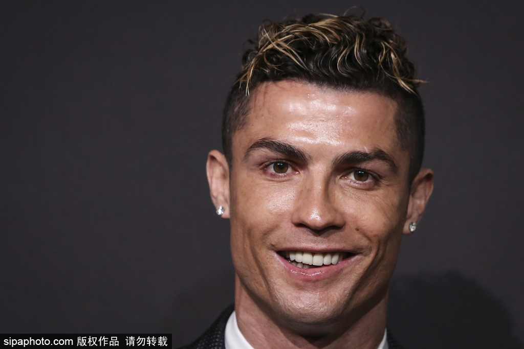 曼晚：塞门约能胜任曼联左边翼卫，在曼城能担任左右两路边锋（曼晚：塞门约可胜任曼联左翼卫，亦能在曼城担任两侧边锋）