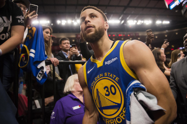 CBA：上海男篮主场大胜同曦（CBA联赛：上海男篮主场轻取同曦）