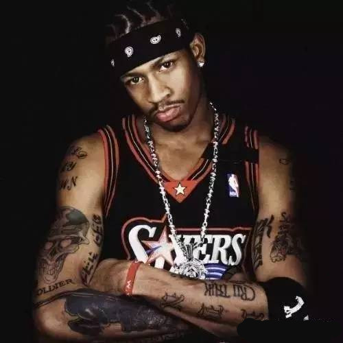 36分钟2板！艾顿遭喷惨：畏惧对抗+不会抢板+防守漏洞+非内线答案（打了36分钟仅2个篮板，艾顿被质疑：惧身体对抗、抢板乏力、防守成短板、难当内线支柱）