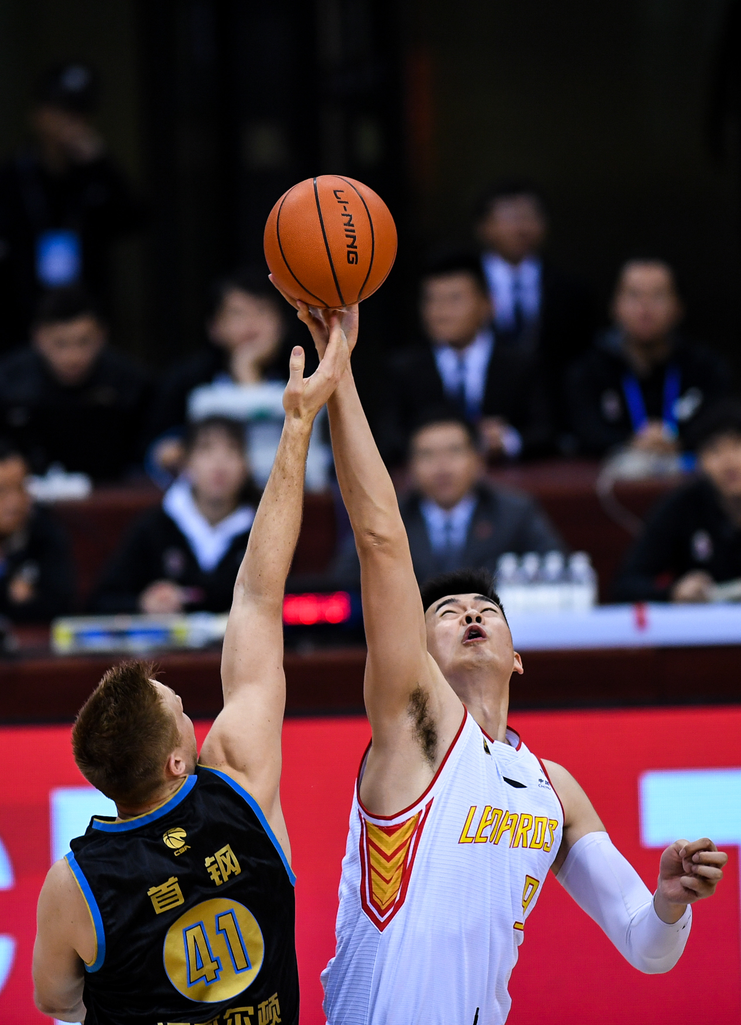 他用一节比赛带走悬念（他单节发力终结悬念）