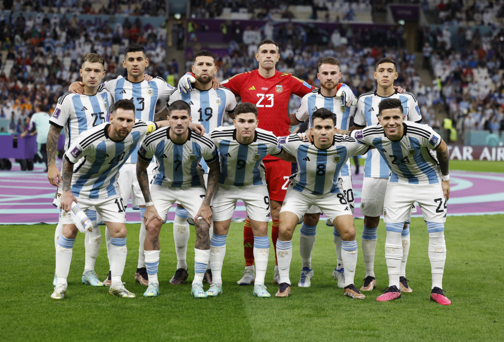 球队展现出色对抗性，唐斯强调身体对抗的重要性（球队对抗能力出众，唐斯称身体对抗至关重要）