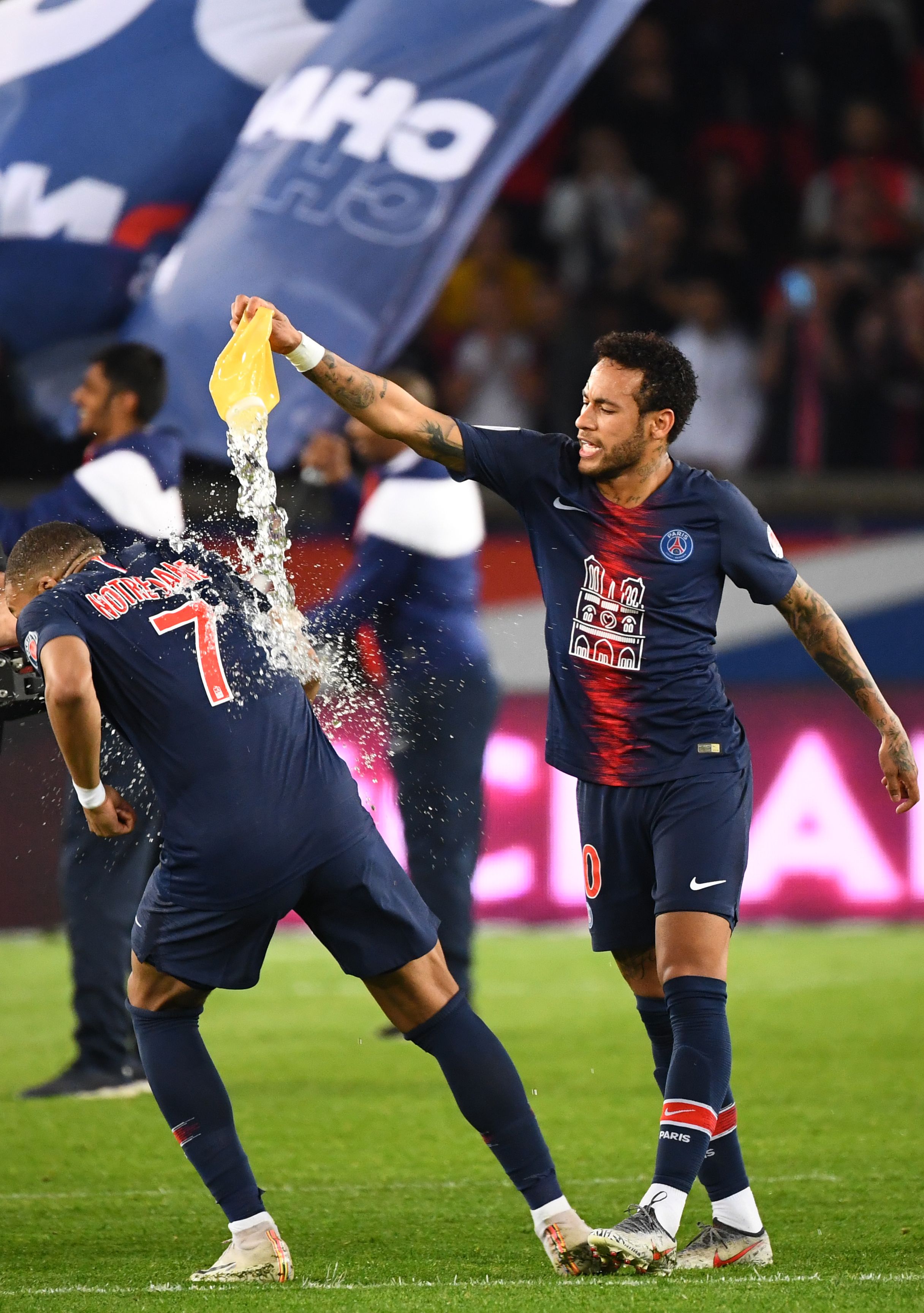 全队为他让出最佳出手机会（全员为他腾出最优出手空间）