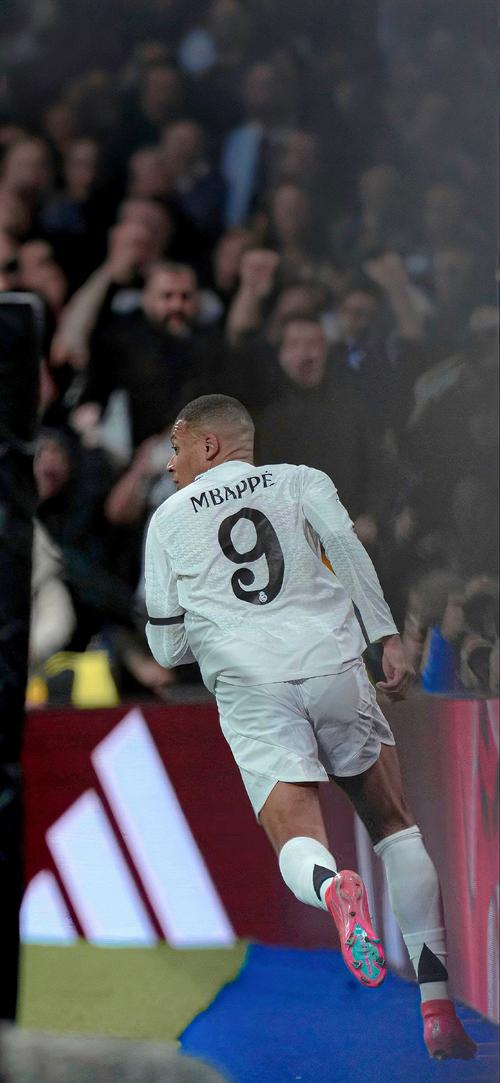 足球欧联杯再次上演进球大战，球迷直呼过瘾（欧联杯再掀进球狂潮，球迷大呼过瘾）