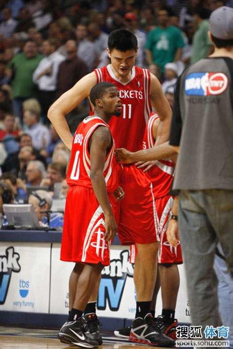 外媒：下赛季欧冠联赛阶段用球将采用白+薄荷绿+紫创新配色（外媒：欧冠下赛季比赛用球将启用白、薄荷绿与紫的全新配色）