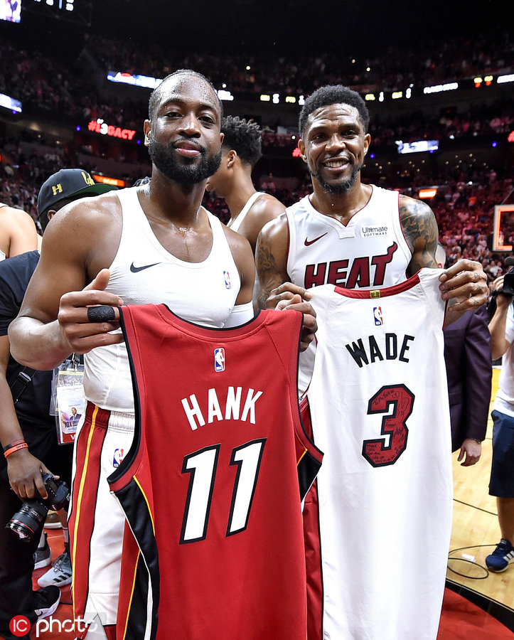 欧冠淘汰赛前瞻：巴萨主场迎战曼联,（欧冠淘汰赛前瞻：巴萨坐镇主场对阵曼联）