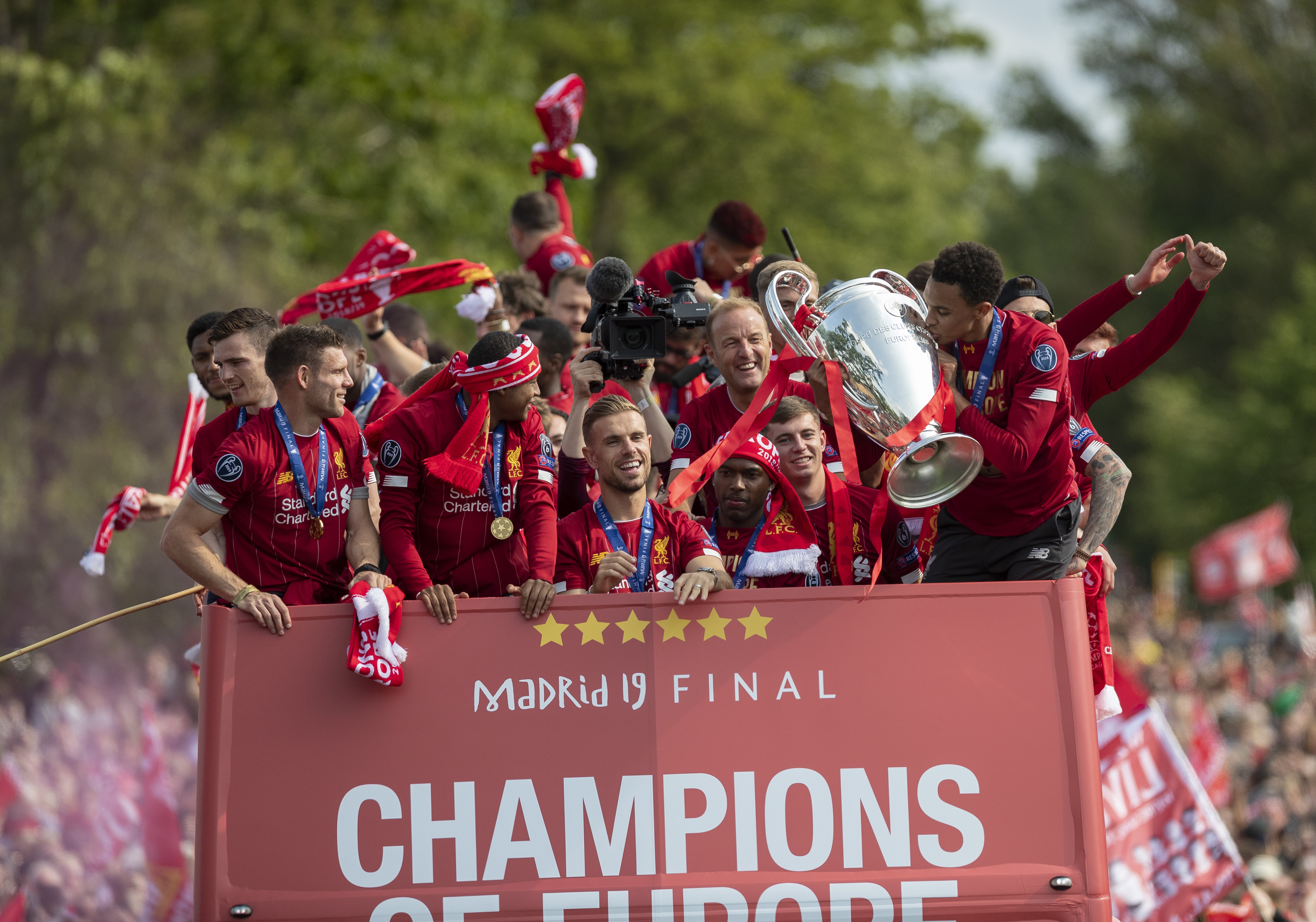 NBA战报：阿德托昆博29分8板，雄鹿116-99轻取篮网（NBA快讯：字母哥砍下29分8篮板，雄鹿116-99轻松击败篮网）