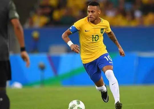 潘德夫：范戴克那次手球应该是点球，裁判决定了比赛的结果（潘德夫不满判罚：范戴克手球该判点，裁判左右了胜负）