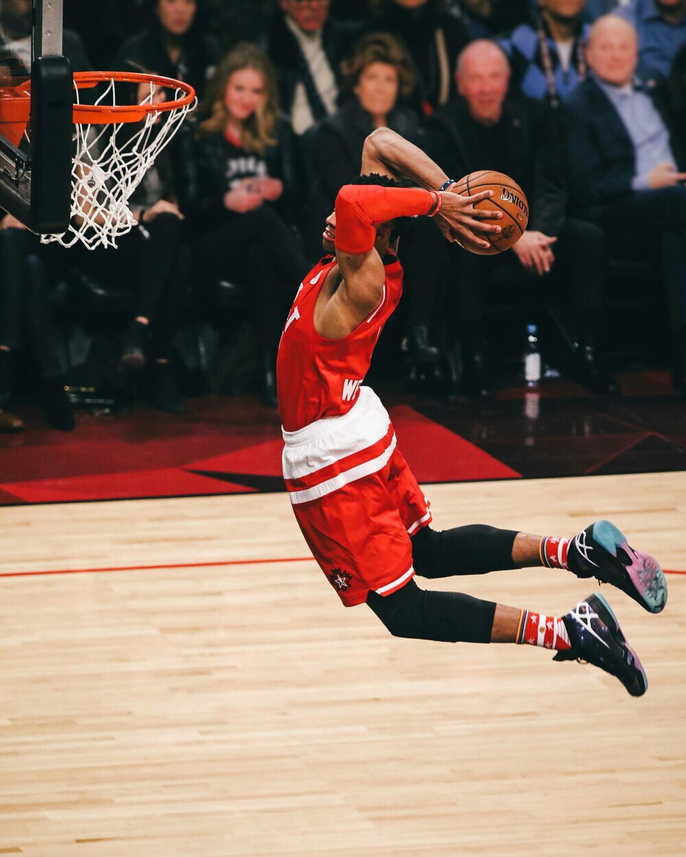 百大球员榜老詹跌至第24！真进不了全明星？ KG呼吁别给他投票（百大球员榜詹姆斯跌至第24位：全明星恐无缘？加内特呼吁别为他投票）