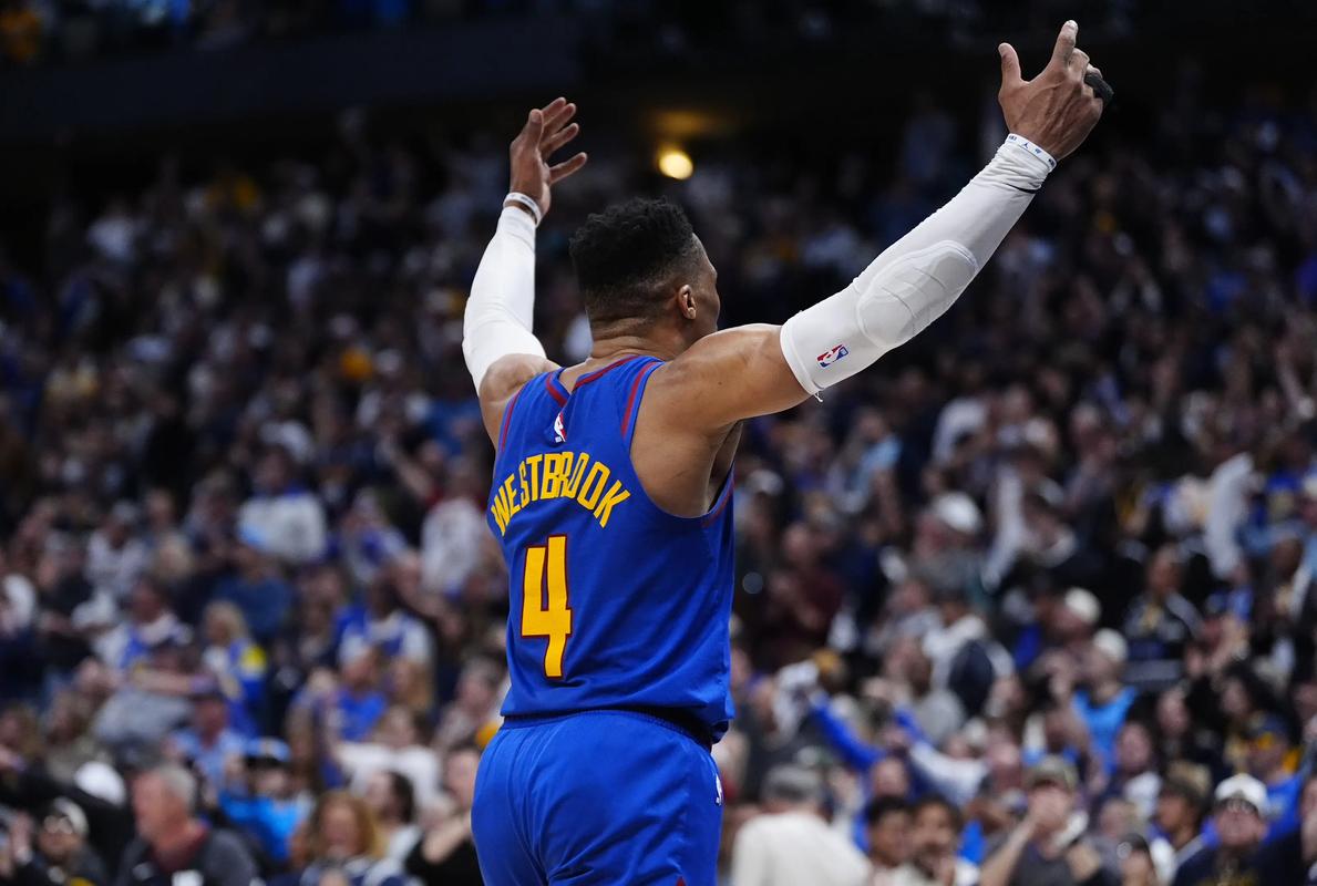 恩里克：裁判只给卡马拉黄牌？只能说舍瓦利耶很幸运没受大伤（恩里克质疑仅罚卡马拉黄牌：舍瓦利耶幸运未受重伤）