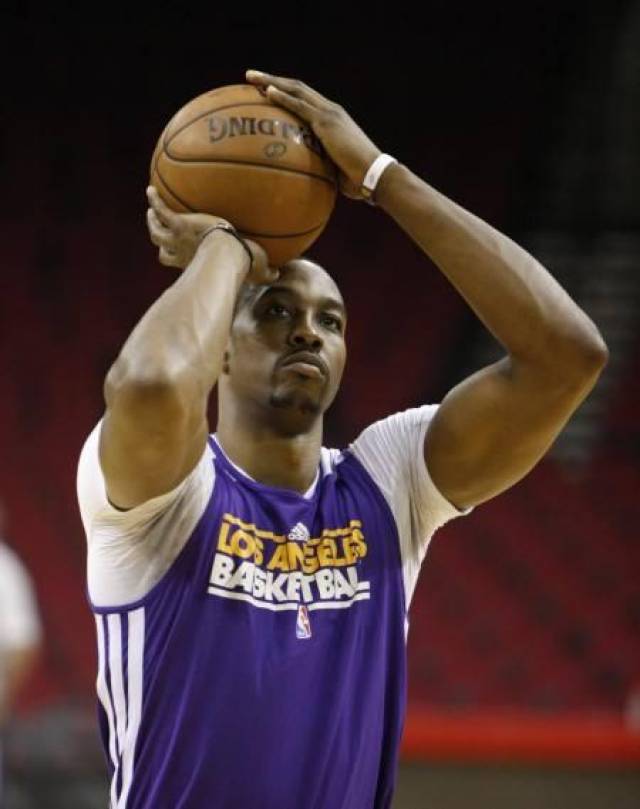 座无虚席！新诺坎普首秀，共计45157名球迷来到现场（爆满！新诺坎普首秀吸引45157名球迷到场观战）