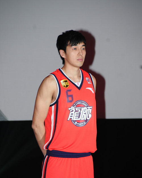 防守端的对抗太硬核了（防守端对抗强度爆表）