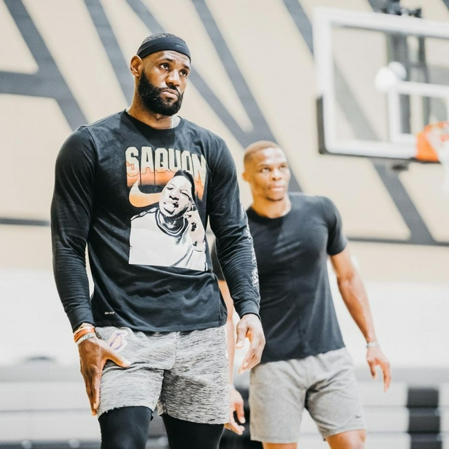 在线辟谣！里弗斯：我们和字母哥没有对话，他也没要求被交易（里弗斯线上澄清：未与字母哥对话，对方也未提出交易申请）