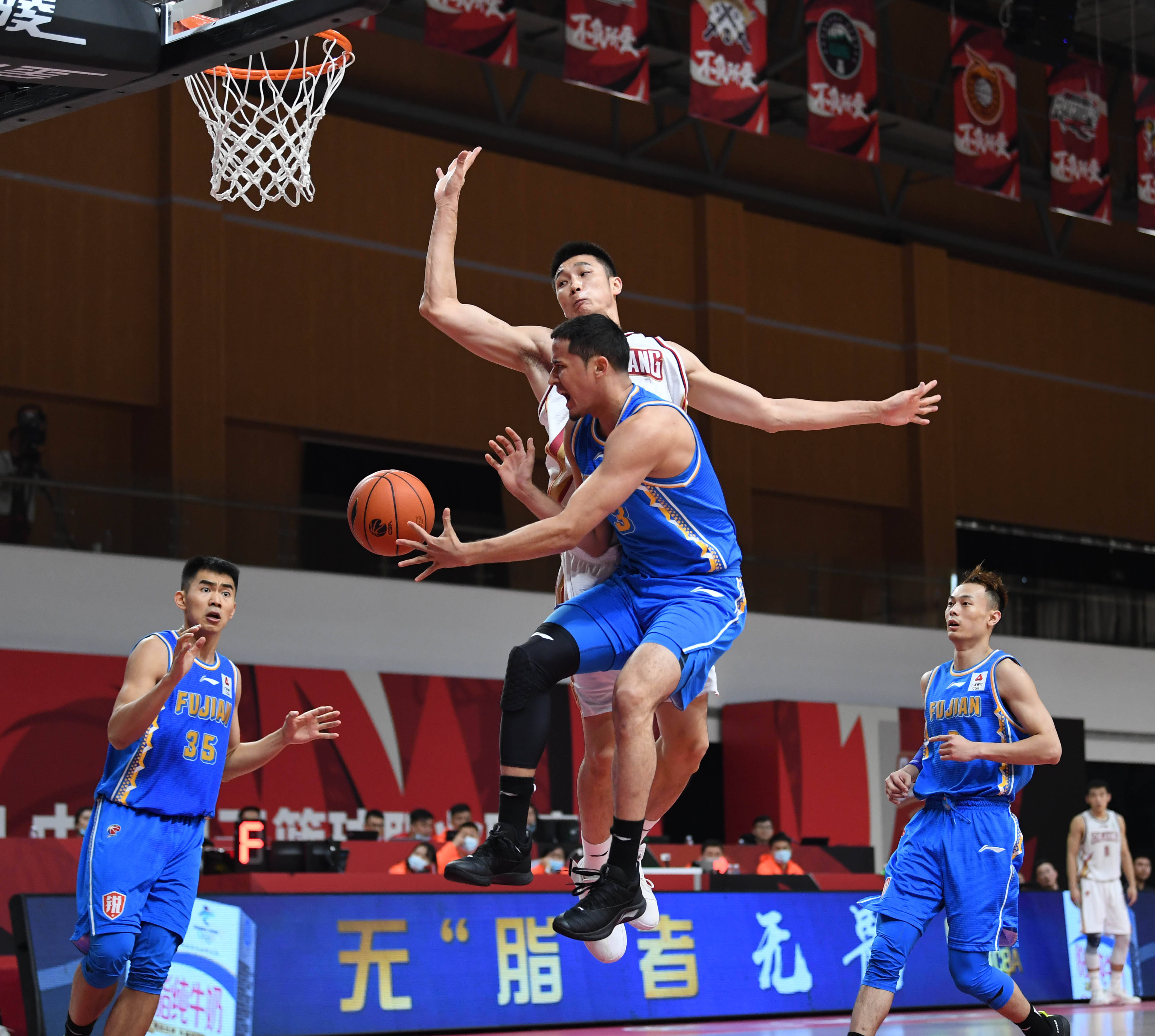NBA战报：东詹缺席，布朗30分8板8助，凯尔特人126-105大胜湖人（NBA战报：东詹缺阵，布朗30+8+8领军，凯尔特人126-105击败湖人）