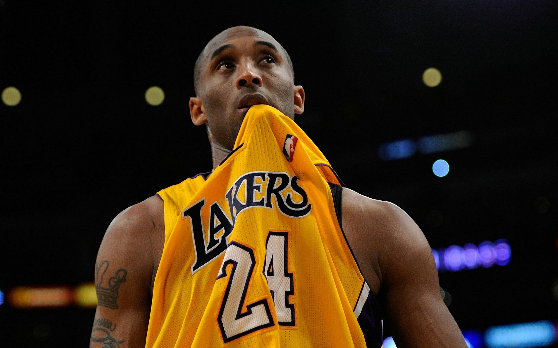 火箭哈登末节爆发连得15分（哈登末节发威为火箭连取15分）