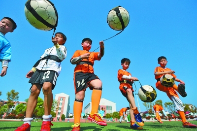 记者：米兰可能尝试冬窗送走圣地亚哥，然后再签更高效的前锋（记者：米兰考虑冬窗送走圣地亚哥，转而引进更高效前锋）