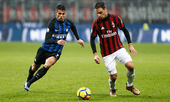 记者：对和俱乐部有分歧但最终留队的球员，球迷应该宽容一点（记者：球员与俱乐部有分歧仍选择留队，球迷应多些包容）