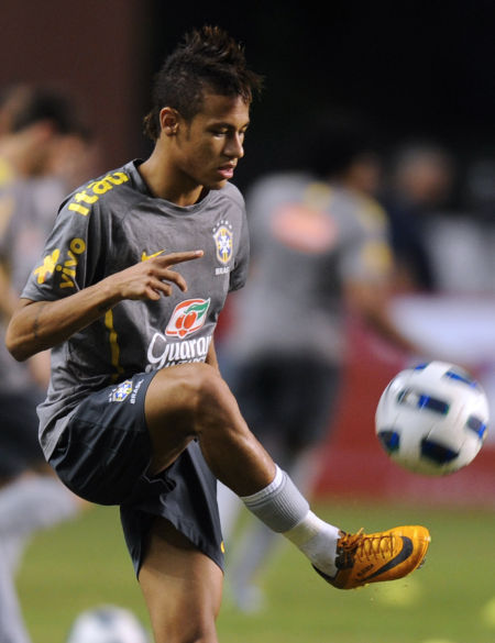 维尼修斯：友谊赛能帮巴西积累经验；我们都很喜欢和安帅共事（维尼修斯称热身赛助巴西增长阅历：全队都乐于与安帅共事）