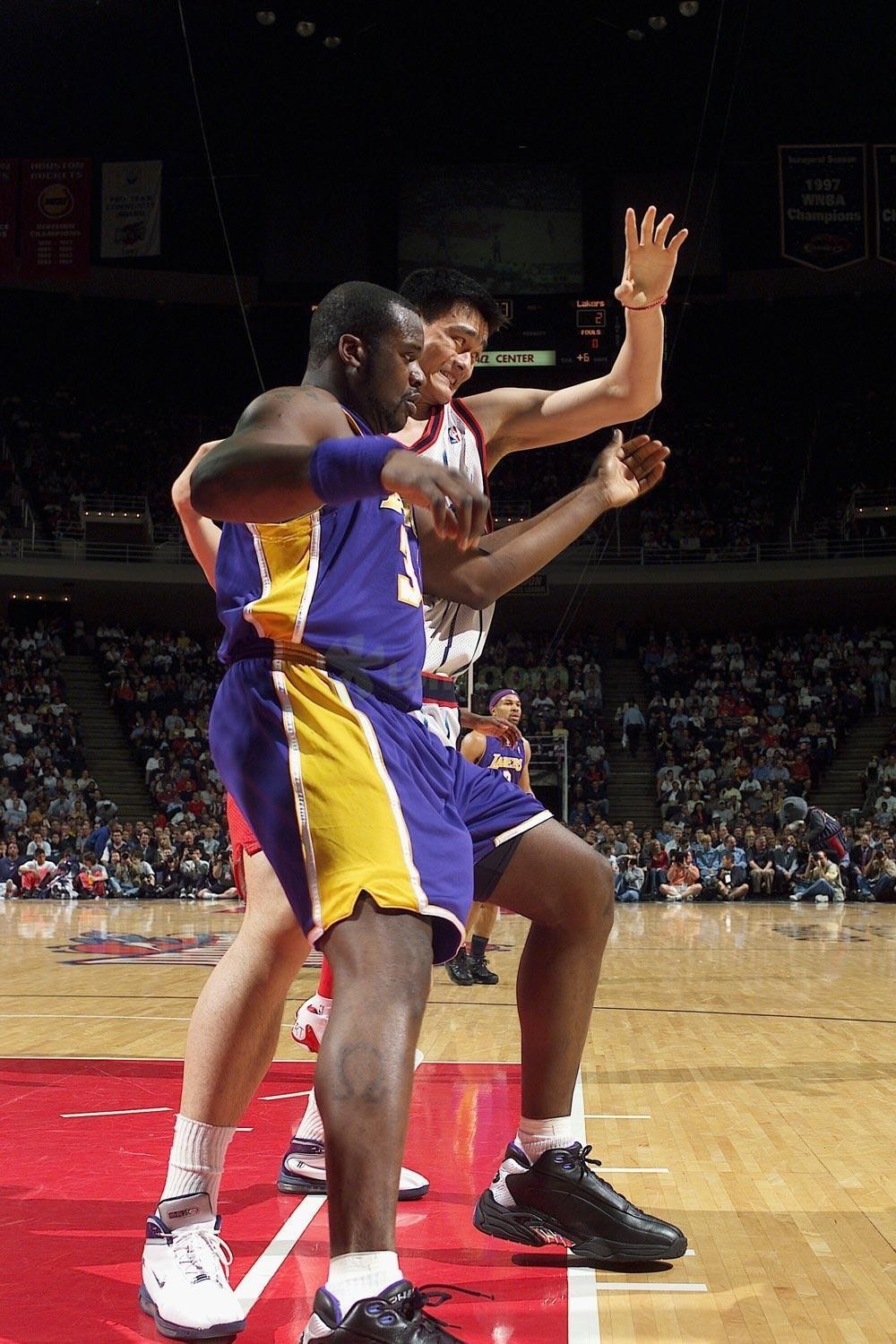 小孩哥！17岁卡尔成为欧冠最年轻连续3场进球球员（17岁小将卡尔欧冠三连场进球，成史上最年轻达成者）