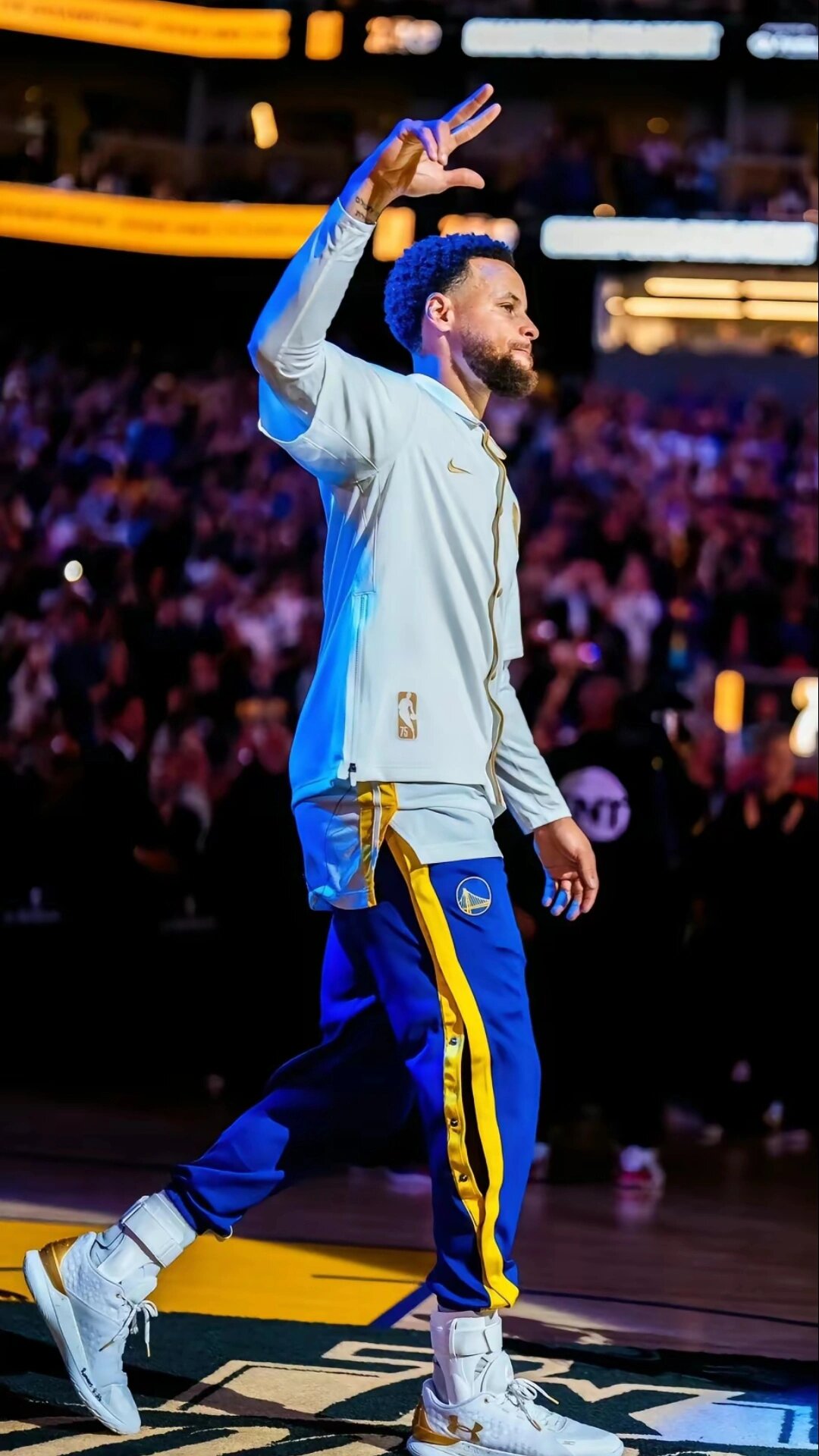 从男篮名宿到奥运火炬传递，这是巩晓彬和TCL敢为不凡的旅程（巩晓彬携手TCL的敢为不凡之旅：从男篮传奇到奥运火炬手）