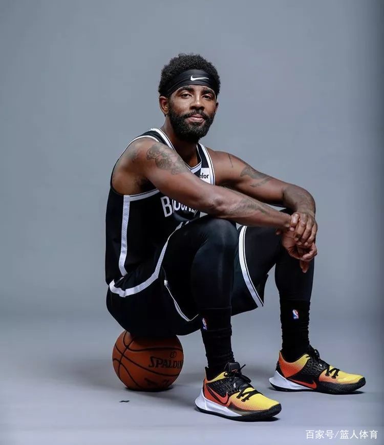 尤文2-0帕福斯，戴维破门+失良机，麦肯尼建功，伊尔迪兹助攻（尤文2-0胜帕福斯，戴维建功仍错失良机，麦肯尼破门，伊尔迪兹送助攻）