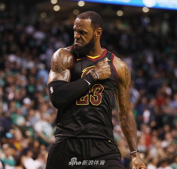 张佳玮：恩比德当下无球低效、高失误 不确定他还能否重回巅峰（张佳玮：恩比德无球表现低迷、失误频繁 能否重返巅峰仍存疑）