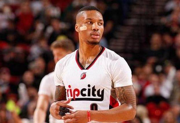 连输米兰马竞，齐沃赛后在更衣室与马洛塔和奥西利奥紧急开会（不敌米兰与马竞后，齐沃赛后更衣室紧急与马洛塔、奥西利奥会谈）