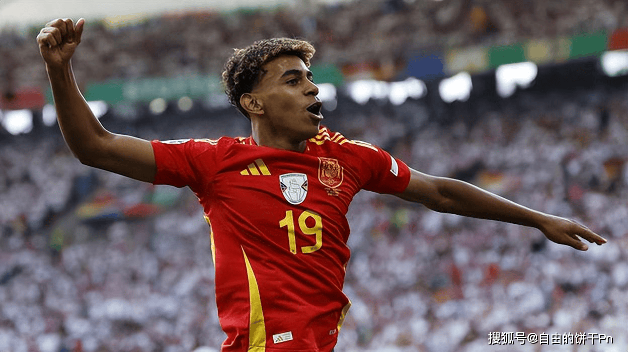 完成大四喜，姆巴佩当选欧冠官方本周最佳球员（姆巴佩独中四元，荣膺欧冠官方周最佳球员）