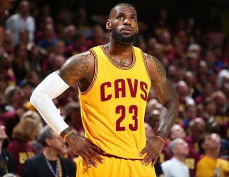 文班前135场得分3000+助攻500+盖帽100+，乔丹后首人（文班前135战累计3000分、500助攻、100次盖帽，乔丹后第一人）