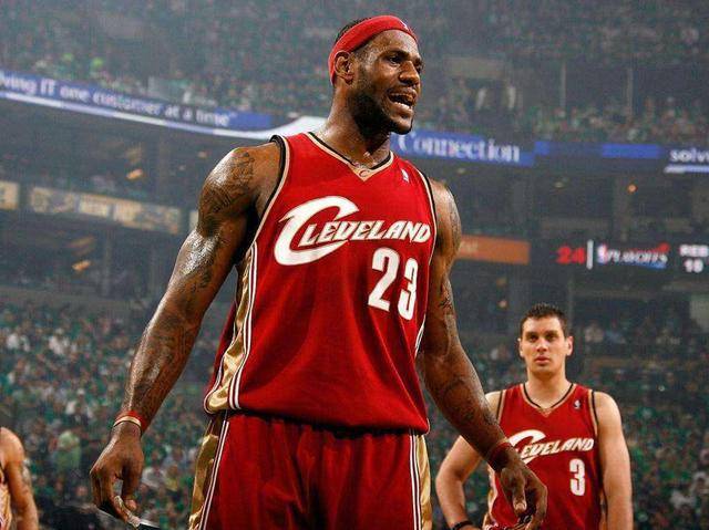 卡马文加宣布在安哥拉开办足球学院：回馈祖国对我的培养（卡马文加在安哥拉设立足球学院，以行动回报祖国栽培）